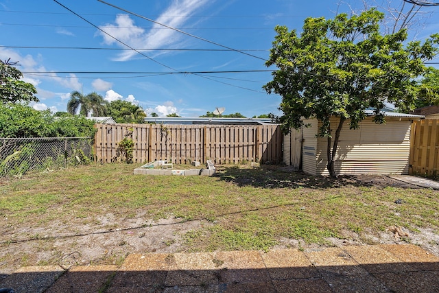 view of yard with a fenced backyard and an outdoor structure