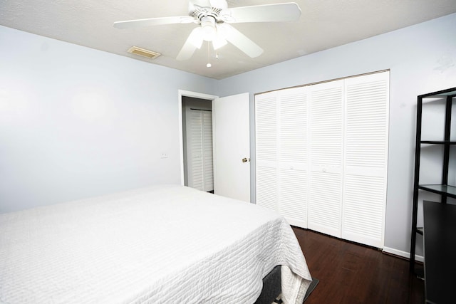bedroom featuring dark wood finished floors, a closet, a ceiling fan, and baseboards
