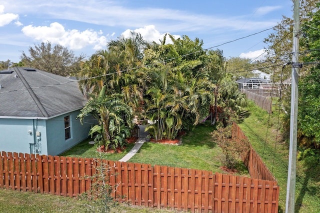 view of yard featuring a fenced front yard