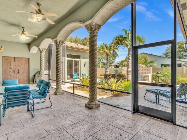 sunroom with ceiling fan