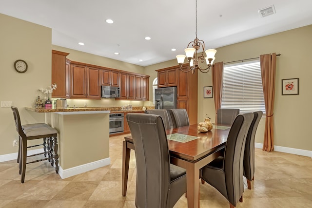 dining room with a notable chandelier, recessed lighting, visible vents, and baseboards