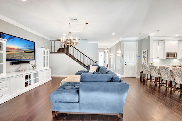 living area featuring dark wood-style flooring, visible vents, an inviting chandelier, ornamental molding, and baseboards