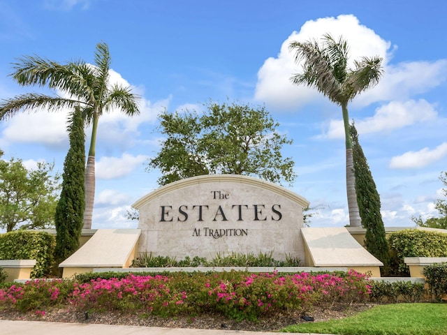 view of community / neighborhood sign