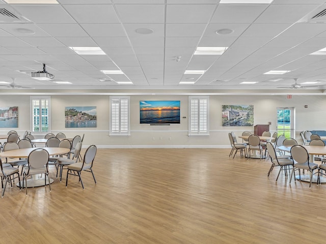 dining space with ceiling fan, light wood-type flooring, visible vents, and baseboards