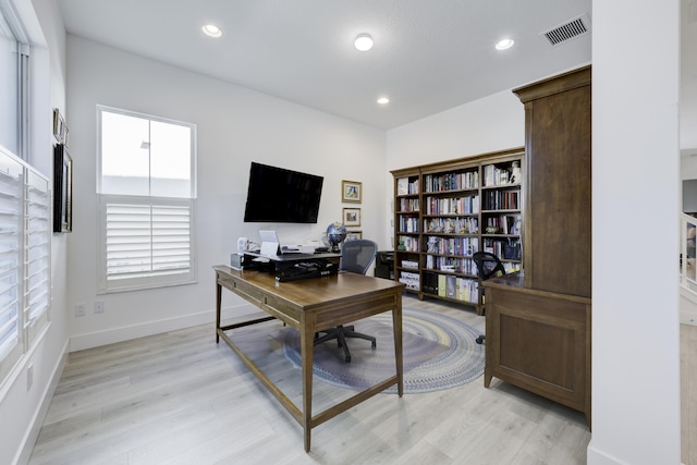 office space featuring baseboards, light wood-style flooring, visible vents, and recessed lighting