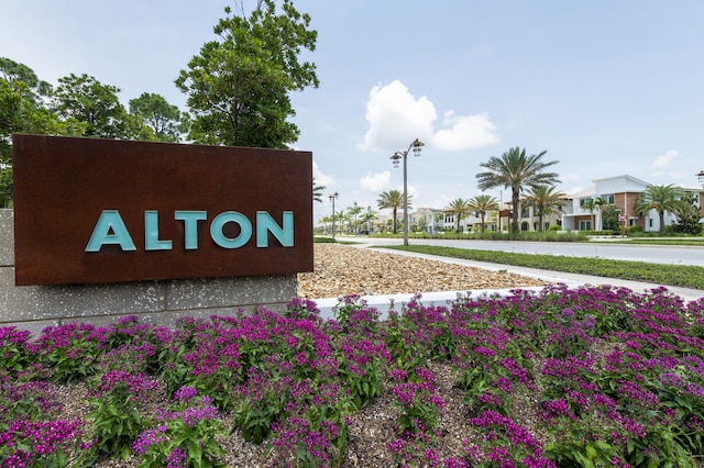 community / neighborhood sign with a residential view