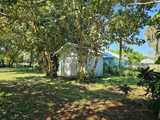 view of yard with a storage unit and an outdoor structure