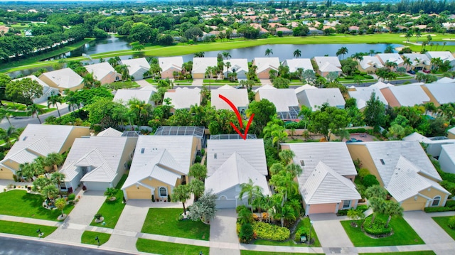 birds eye view of property with a residential view, a water view, and golf course view