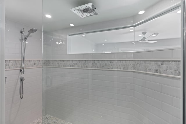 bathroom featuring ceiling fan, tiled shower, and recessed lighting