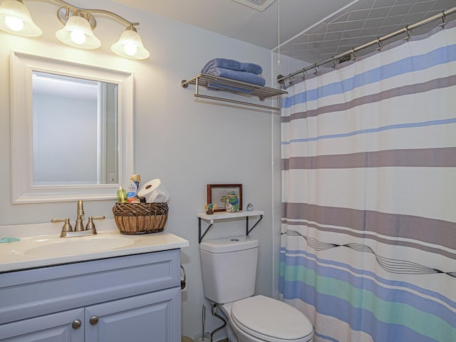 full bathroom with toilet, a shower with shower curtain, and vanity