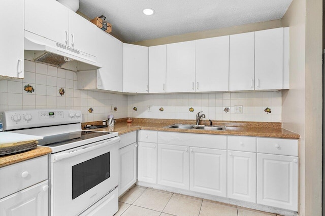 kitchen with backsplash, under cabinet range hood, light tile patterned floors, white electric range oven, and a sink