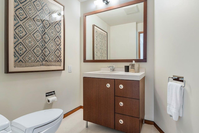 bathroom with visible vents, toilet, vanity, and baseboards