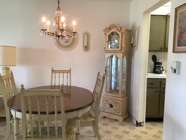 dining space with a notable chandelier
