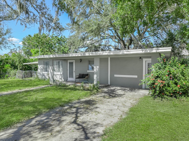 view of front facade with a front yard