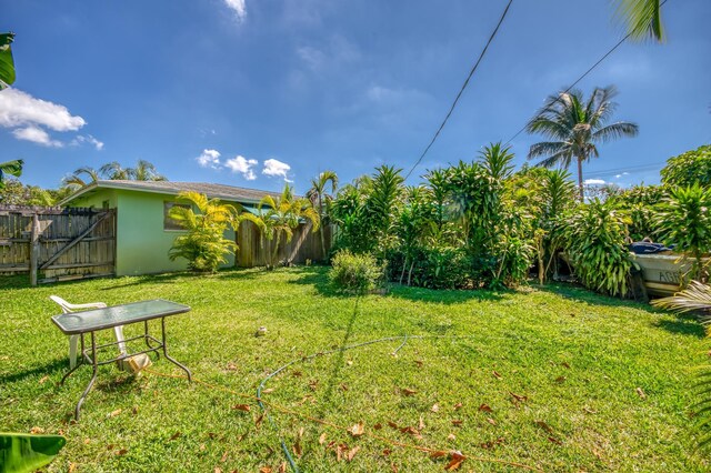 view of yard featuring fence