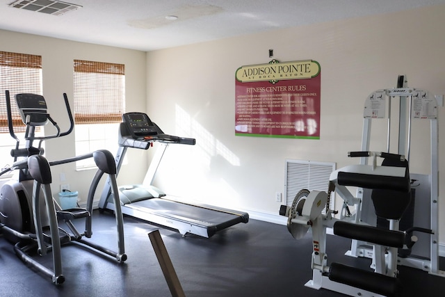 workout room with baseboards and visible vents