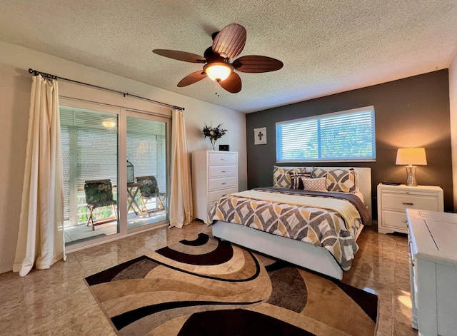 bedroom featuring ceiling fan and a textured ceiling