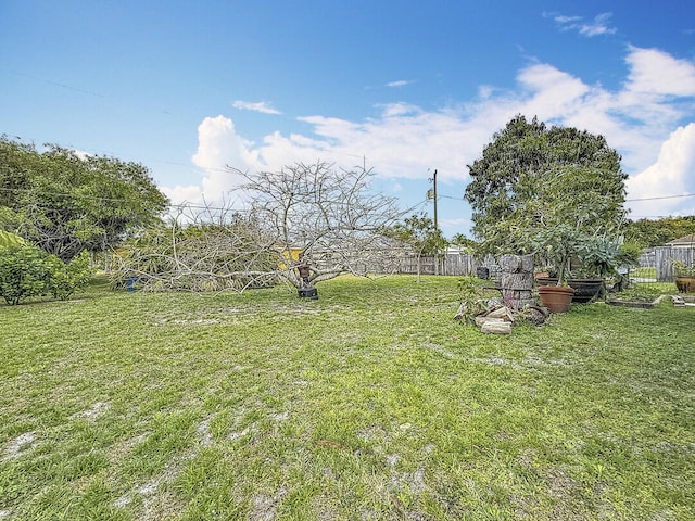 view of yard featuring fence