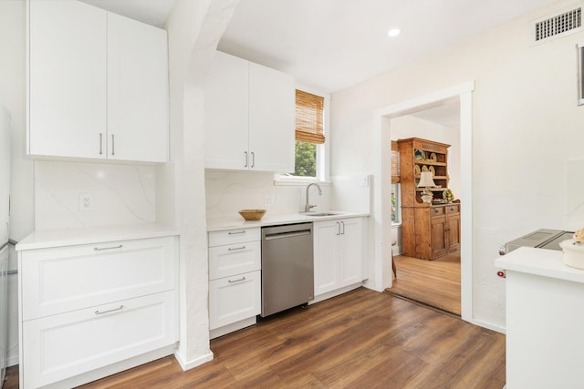 kitchen with dark wood-style floors, visible vents, white cabinetry, a sink, and dishwasher