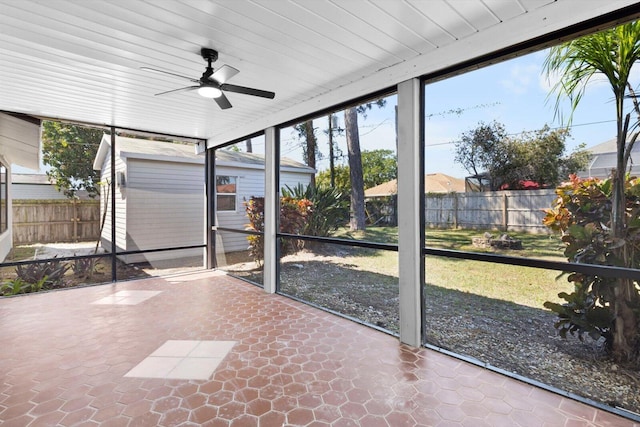 sunroom / solarium featuring ceiling fan