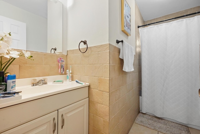 full bathroom featuring vanity, tile walls, a wainscoted wall, and a shower with shower curtain