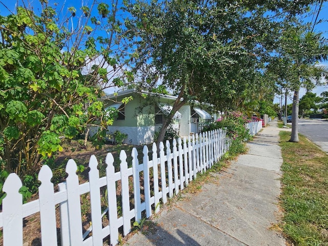 view of side of home featuring a fenced front yard