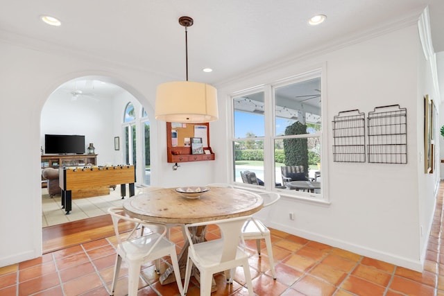 dining area with arched walkways, recessed lighting, a ceiling fan, ornamental molding, and baseboards