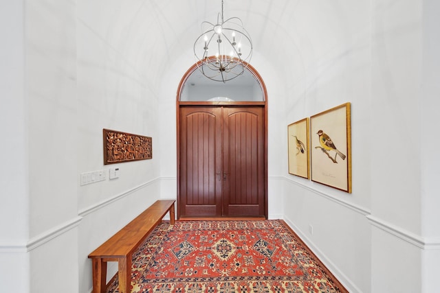 entryway with an inviting chandelier