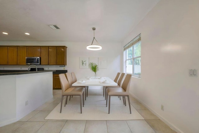 dining space featuring recessed lighting, visible vents, baseboards, and light tile patterned floors