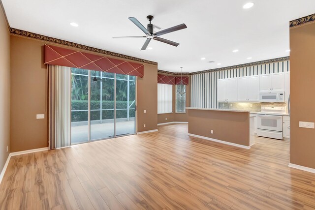 living area with light wood-type flooring, arched walkways, visible vents, and ceiling fan