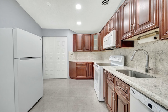 kitchen with white appliances, visible vents, a sink, backsplash, and recessed lighting