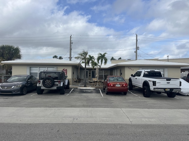 view of front facade with uncovered parking