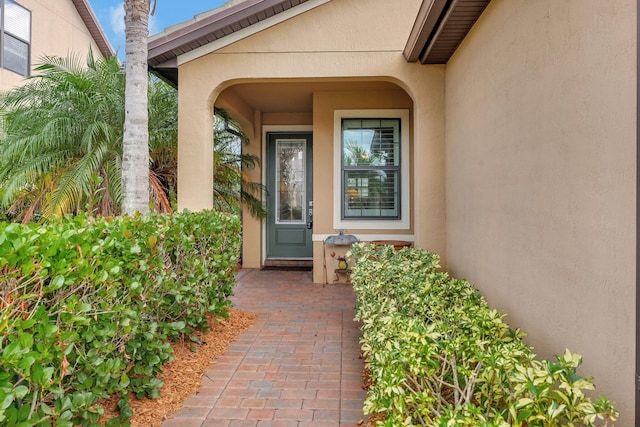 entrance to property with stucco siding