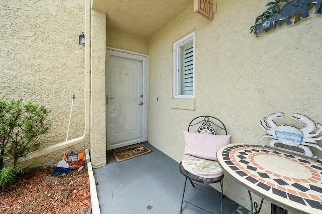 entrance to property with stucco siding