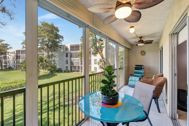 sunroom / solarium featuring ceiling fan