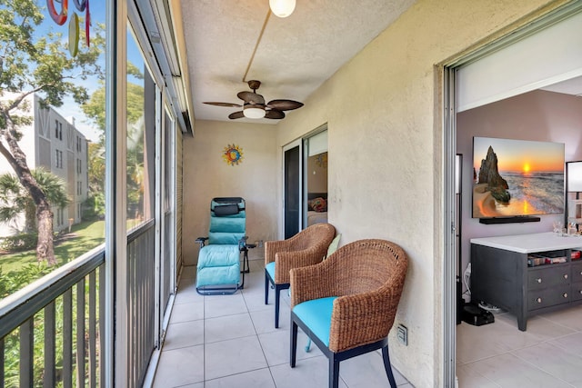 sunroom / solarium with a ceiling fan