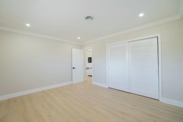 unfurnished bedroom with ornamental molding, visible vents, and baseboards