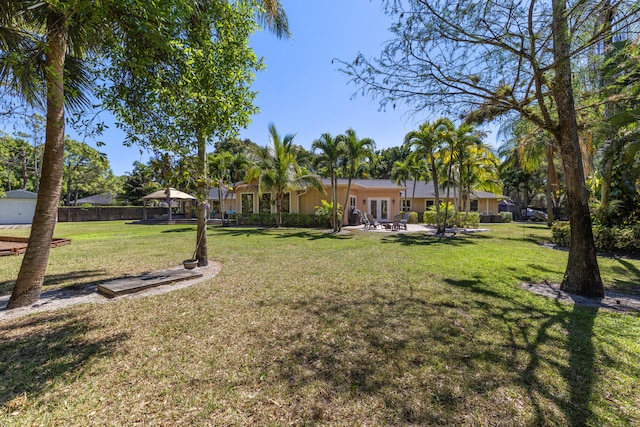 view of yard with a patio