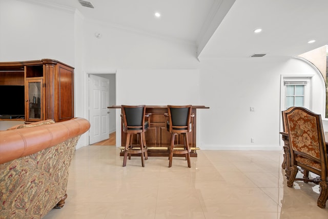 dining area with recessed lighting, visible vents, ornamental molding, a bar, and baseboards