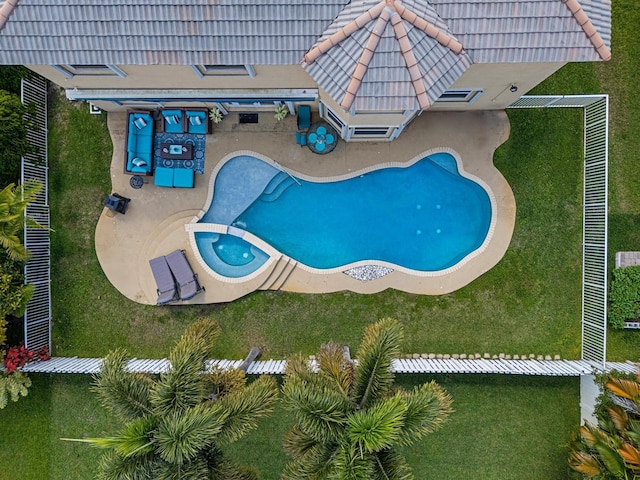 view of swimming pool