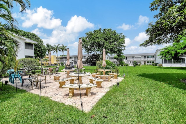 view of yard featuring a patio area