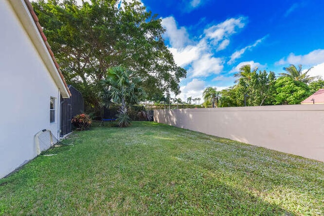 view of yard featuring a fenced backyard