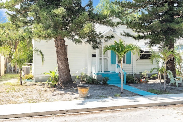 view of front facade featuring central AC unit and fence