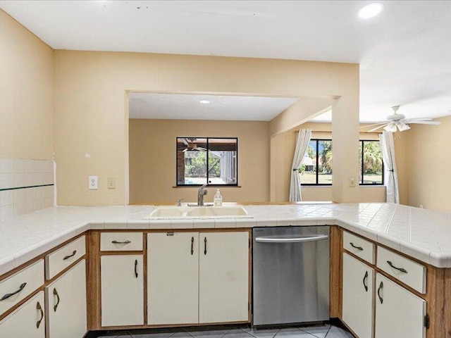 1821 SE Hanby Ave, Port Saint Lucie, FL 34952 - kitchen with dishwasher, a sink, ceiling fan, a peninsula, and recessed lighting
