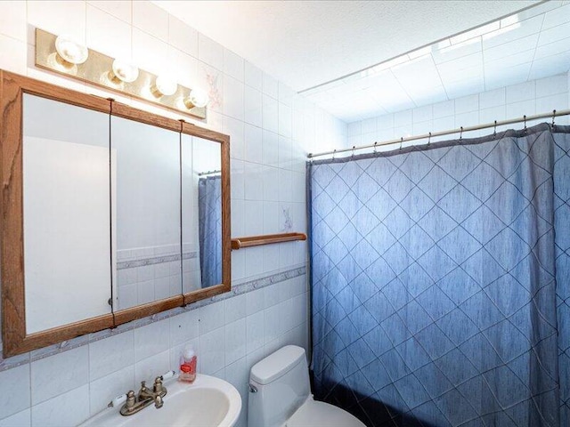 1821 SE Hanby Ave, Port Saint Lucie, FL 34952 - full bath with tile walls, a sink, toilet, and a shower with shower curtain