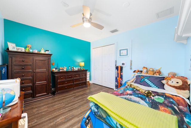 15730 Cedar Grove Ln, Wellington, FL 33414 - bedroom with visible vents, a closet, dark wood-type flooring, and a ceiling fan