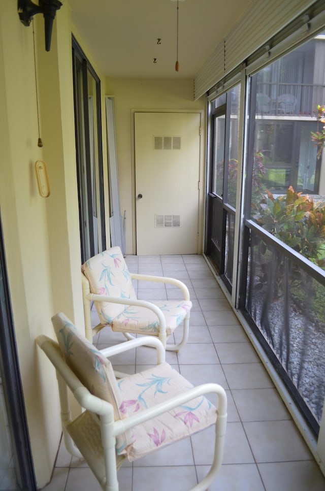 sunroom / solarium featuring visible vents