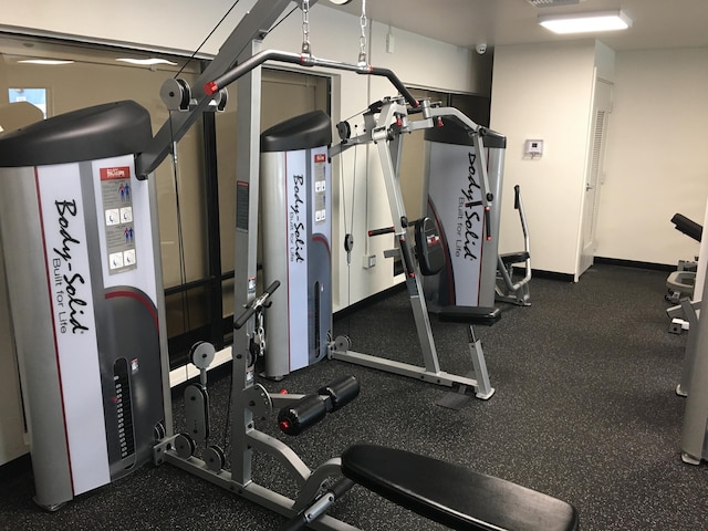 workout area with baseboards and visible vents