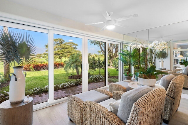 sunroom with ceiling fan