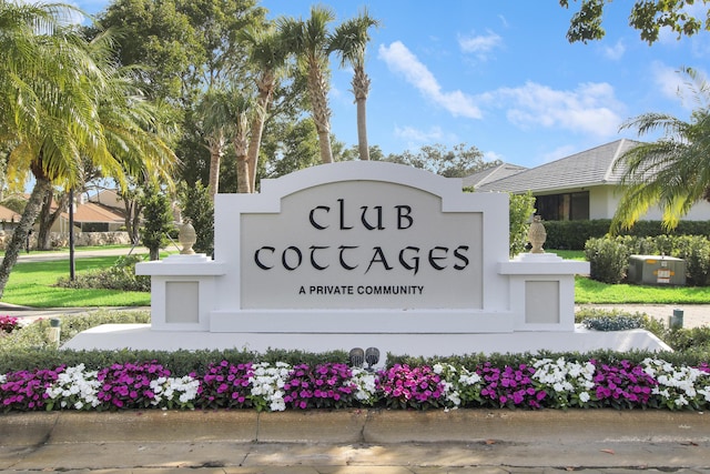 view of community / neighborhood sign